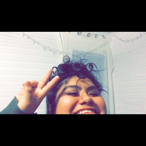 Meet your Posher, Estefani - Picture 3 of 7